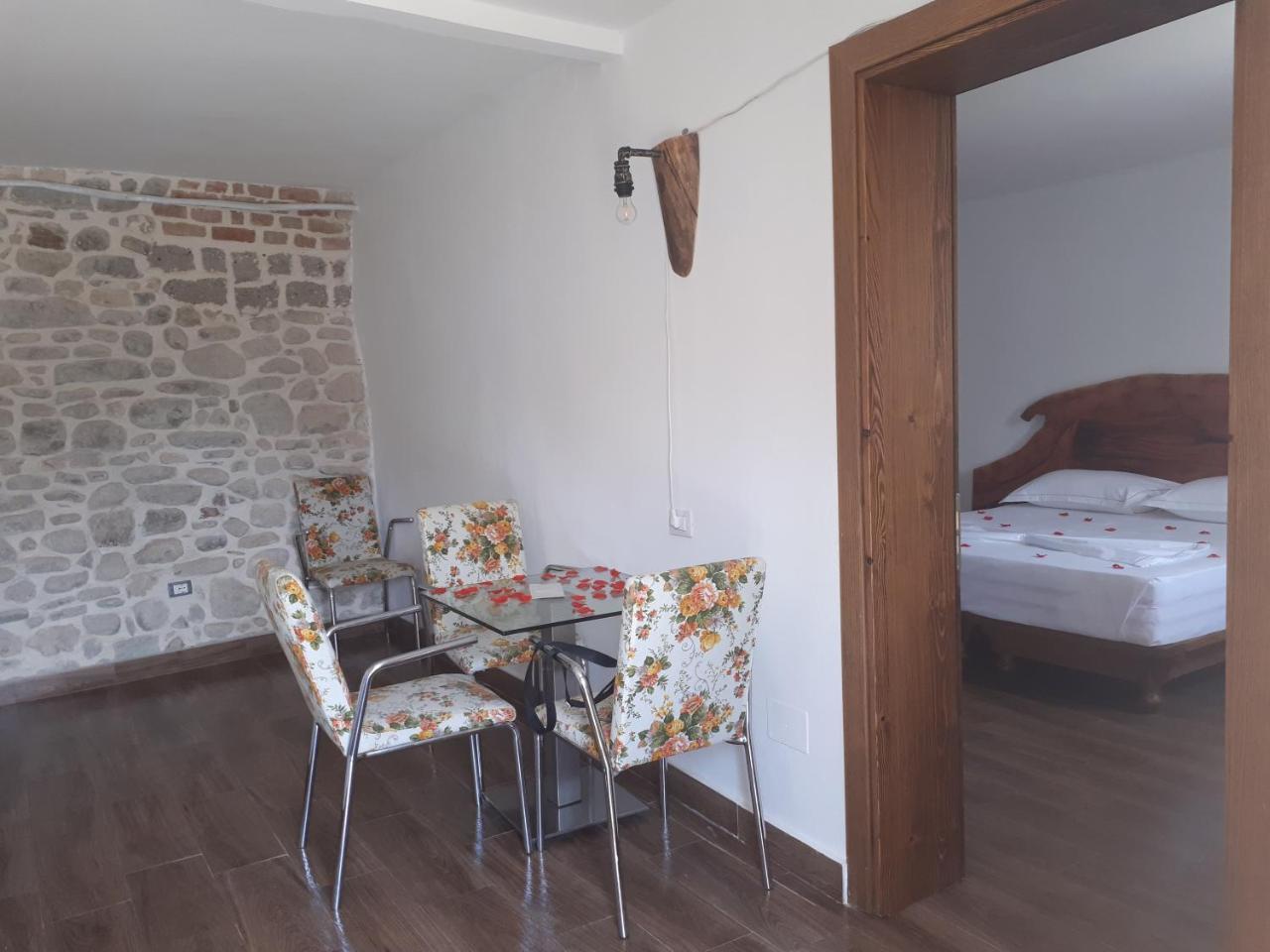 Hotel Omer Berati Exterior foto