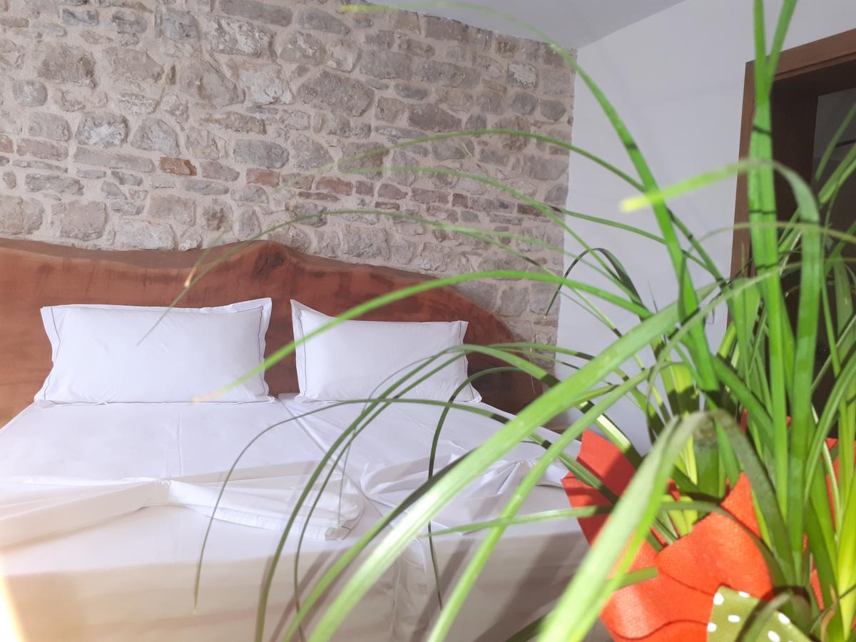 Hotel Omer Berati Exterior foto